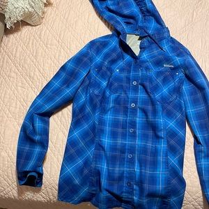 Columbia long sleeve shirt with hood, size L